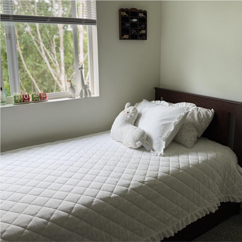 Armoire Collection Full/Queen Ruffle
Quilt White - Picture 4 of 6